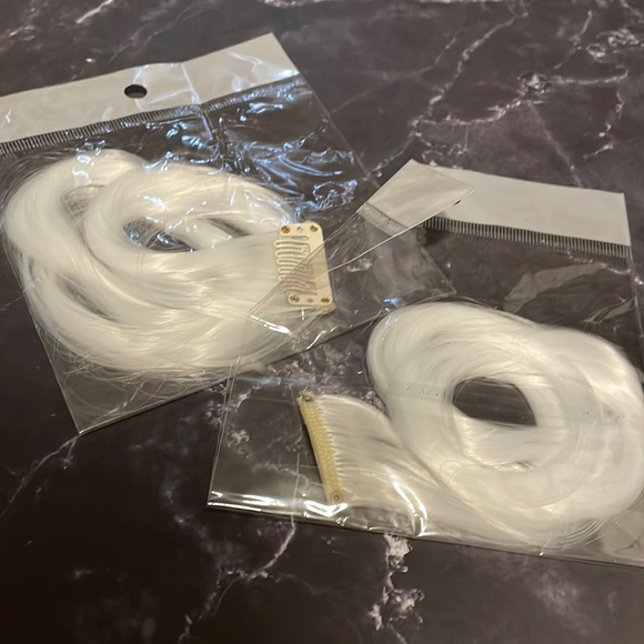 Clip in Hair Extensions - Picture 1 of 2